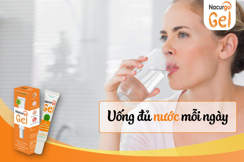 Nhớ uống đủ 2 lít nước mỗi ngày